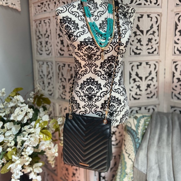 Chevron Quilted Crossbody - Picture 1 of 4